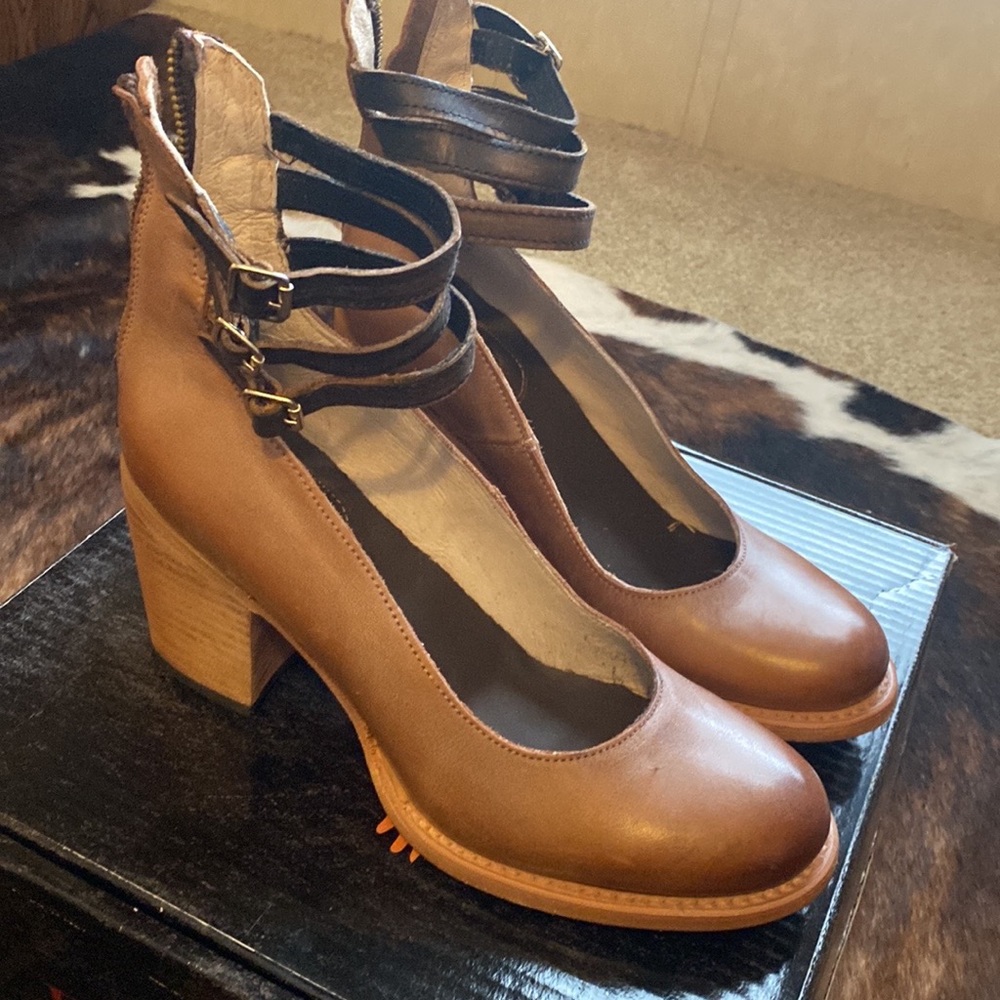 BRAND NEW freebird Randi heeled booties
